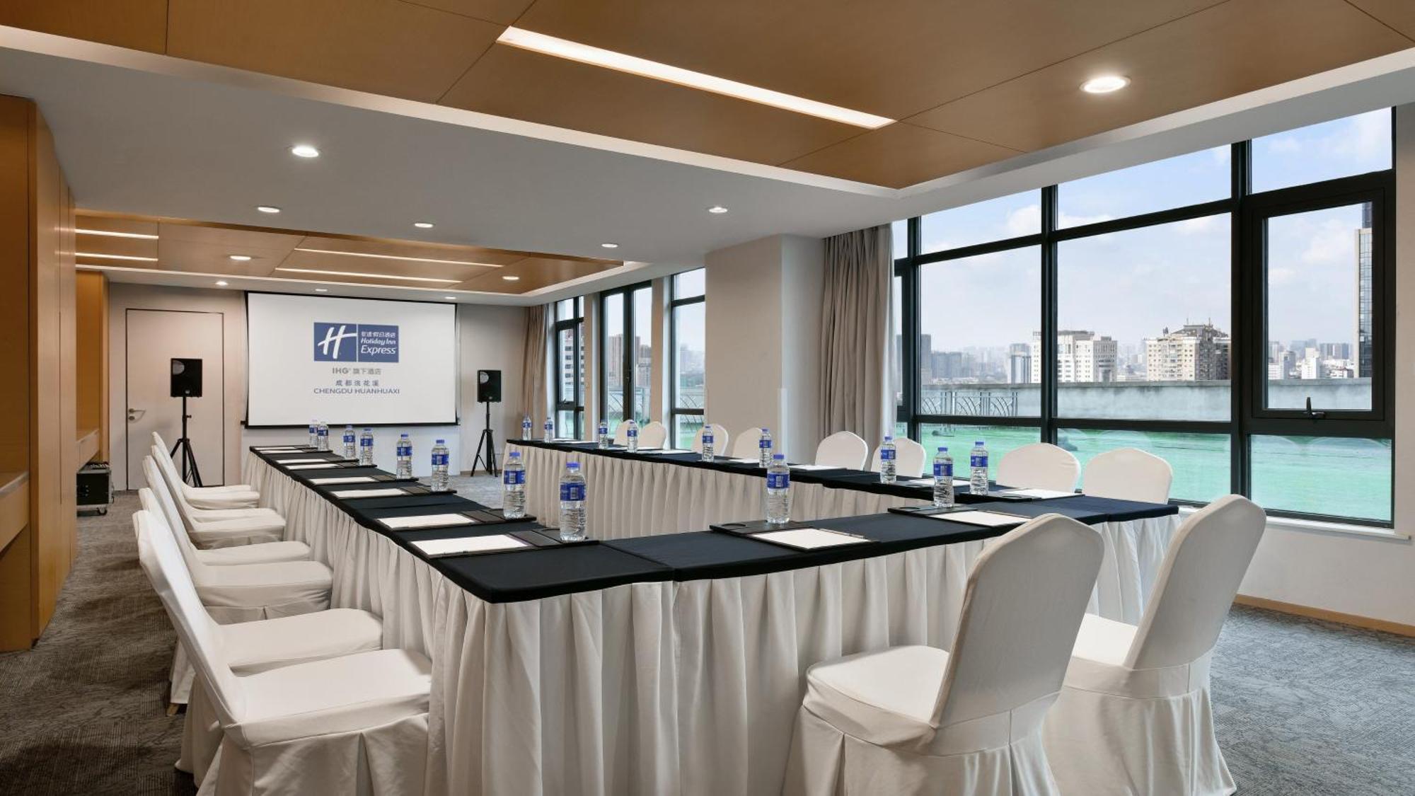 Holiday Inn Express Chengdu Huanhuaxi By Ihg-Near Jinsha Site Musem,Near Wuhou Temple Museum,Welcome Drinks,Free Gym,Free Self-Service Laundry Exteriör bild