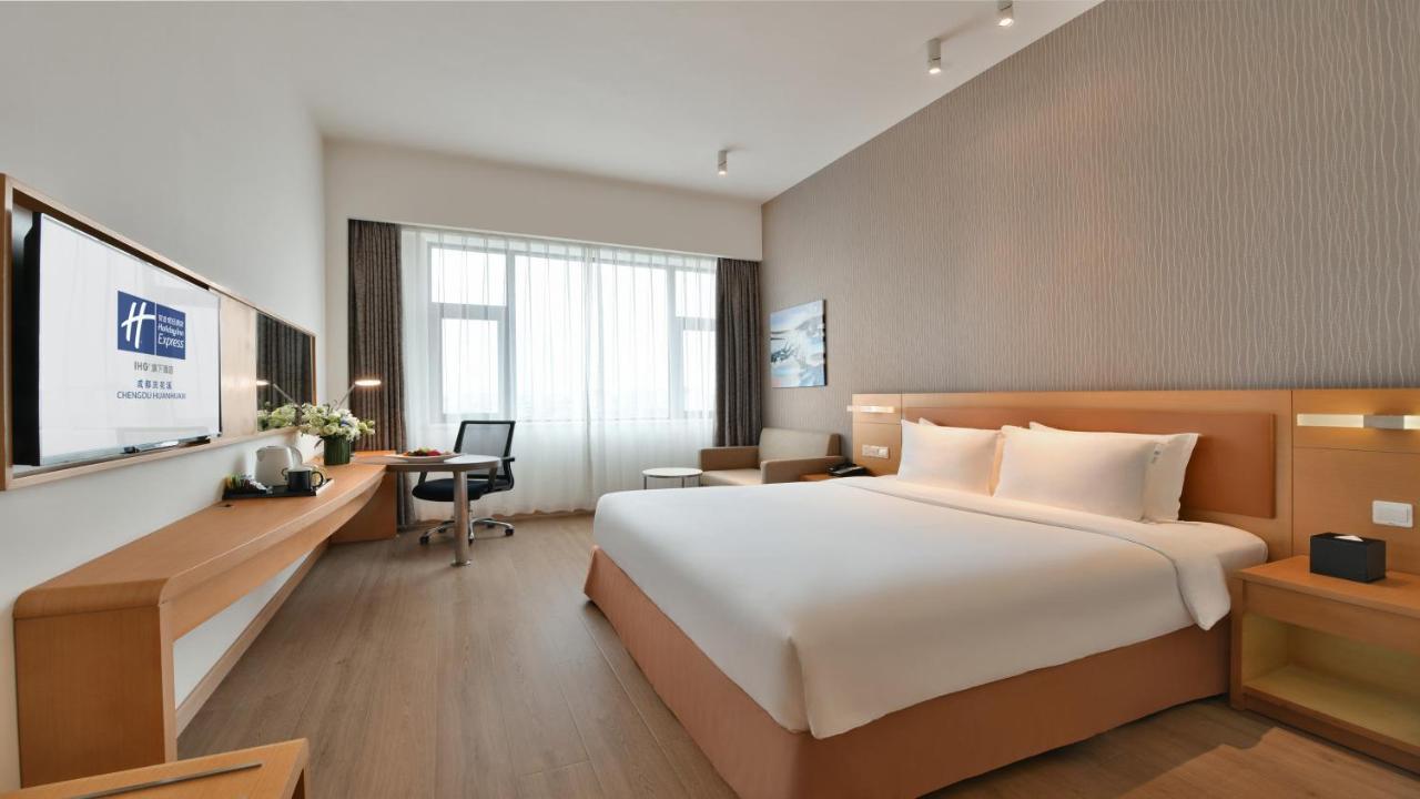Holiday Inn Express Chengdu Huanhuaxi By Ihg-Near Jinsha Site Musem,Near Wuhou Temple Museum,Welcome Drinks,Free Gym,Free Self-Service Laundry Exteriör bild