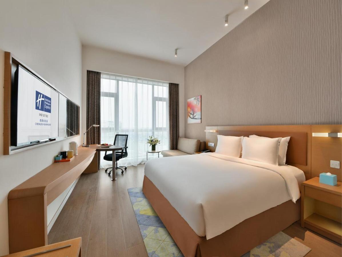 Holiday Inn Express Chengdu Huanhuaxi By Ihg-Near Jinsha Site Musem,Near Wuhou Temple Museum,Welcome Drinks,Free Gym,Free Self-Service Laundry Exteriör bild