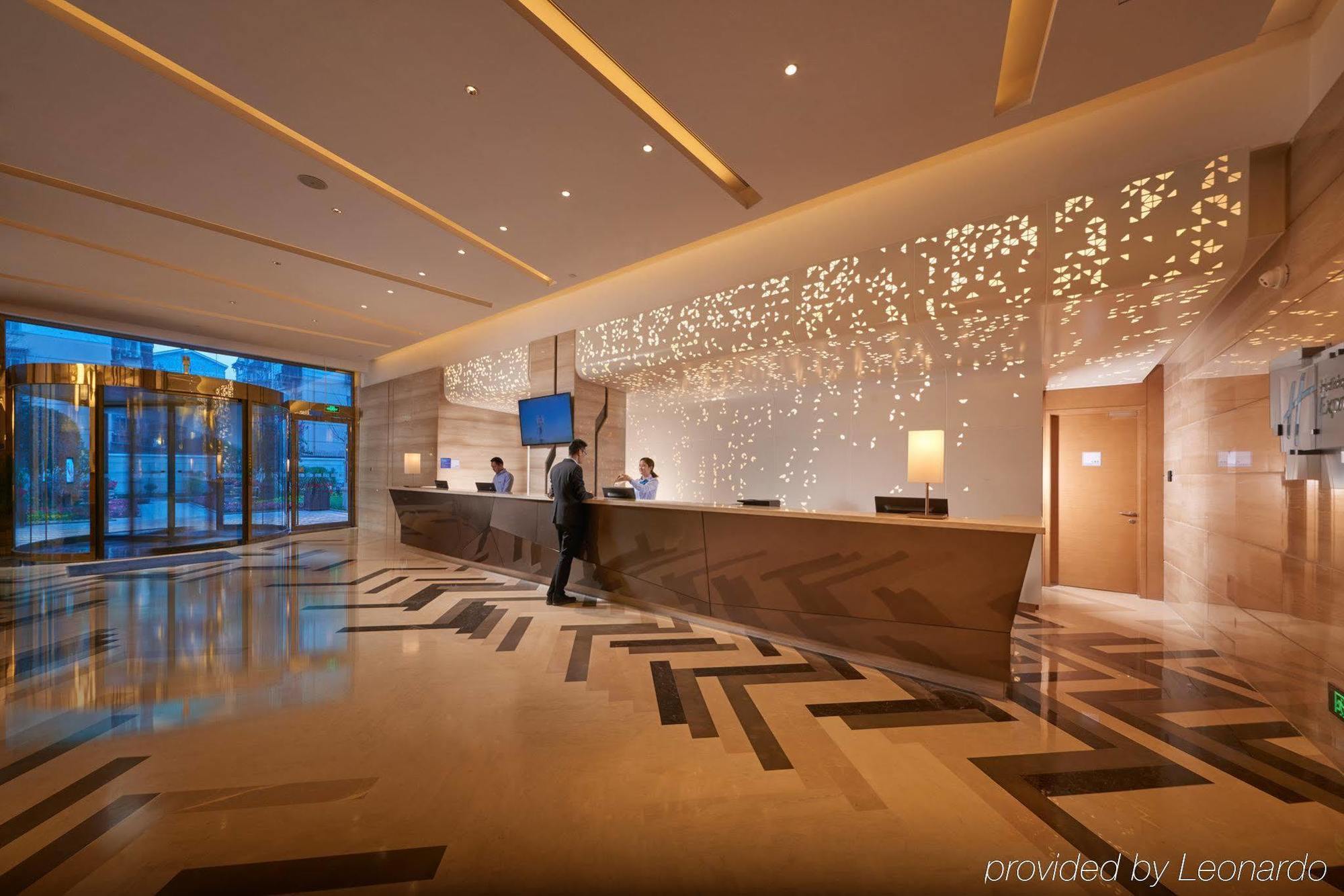 Holiday Inn Express Chengdu Huanhuaxi By Ihg-Near Jinsha Site Musem,Near Wuhou Temple Museum,Welcome Drinks,Free Gym,Free Self-Service Laundry Exteriör bild